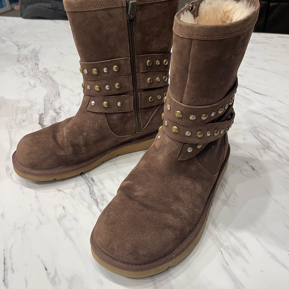 Women’s Uggs. Size 9